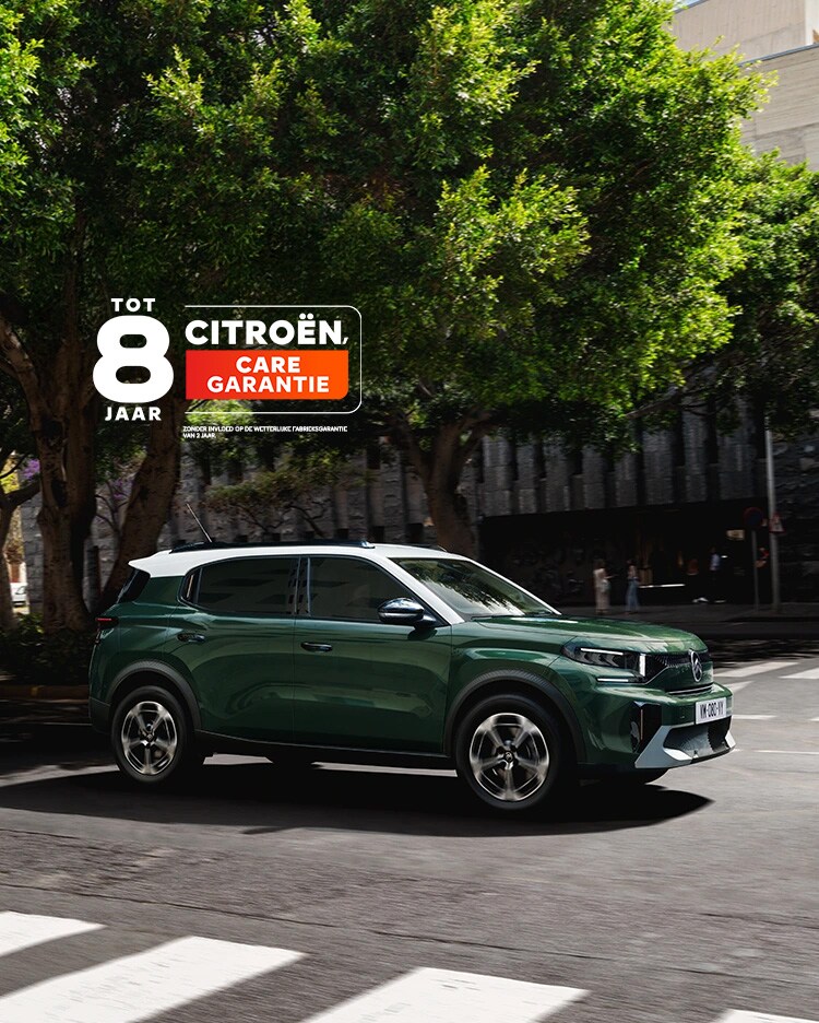 C3 Aircross parked in the city