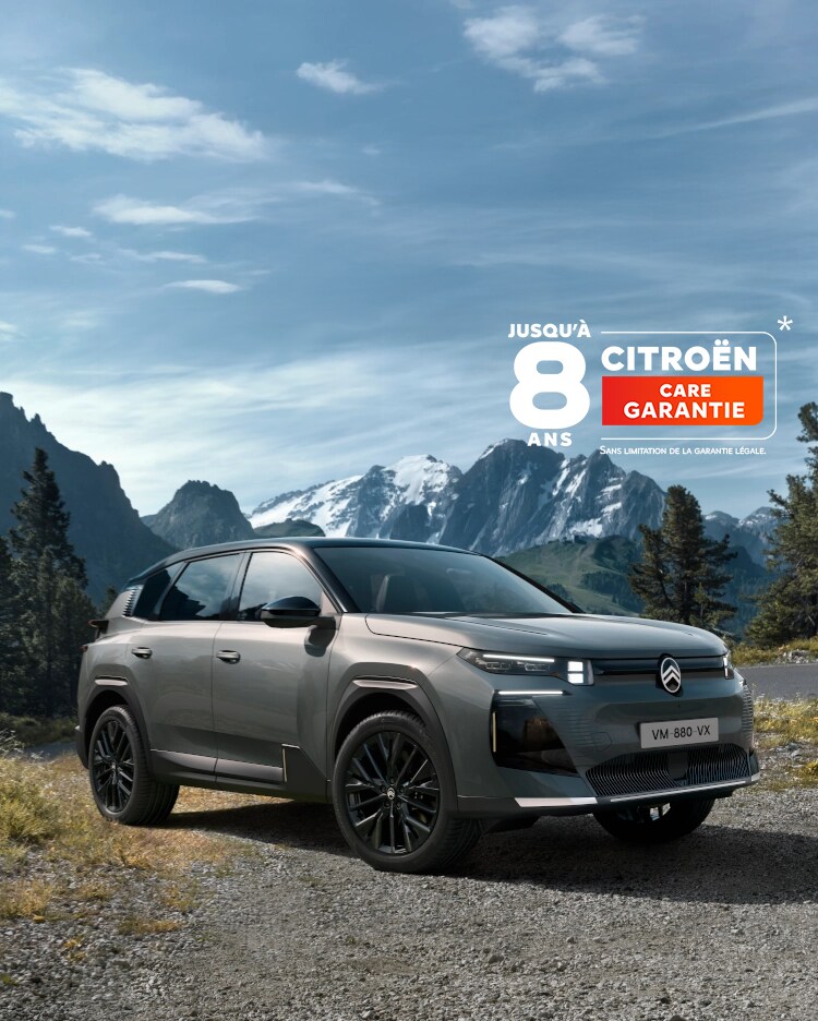 Vue frontale trois quarts du C5 Aircross, mettant en valeur le confort spacieux des SUV, les équipements high-tech et une présence moderne haut de gamme